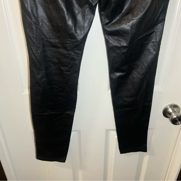 NWT Hue Black Reptile Python Leatherette Leggings size Small - Picture 10 of 11